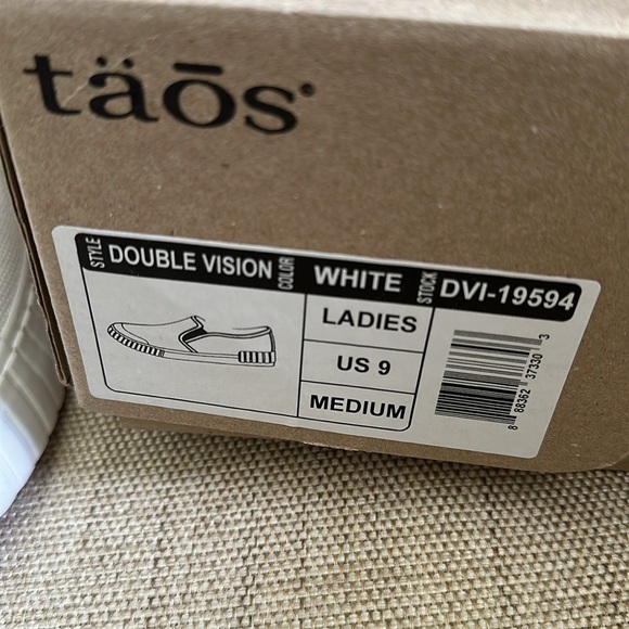 Taos Double Vision White Canvas slip on sneaker Arch Support Orthotic Friendly - Picture 13 of 14